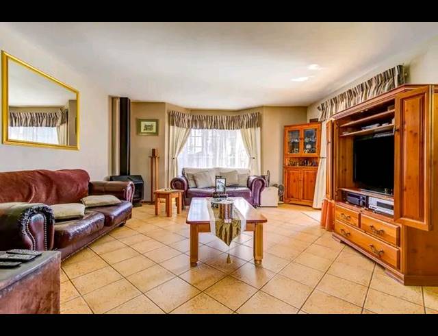 3 BEDROOM HOUSE FOR SALE IN GLEN MARAIS